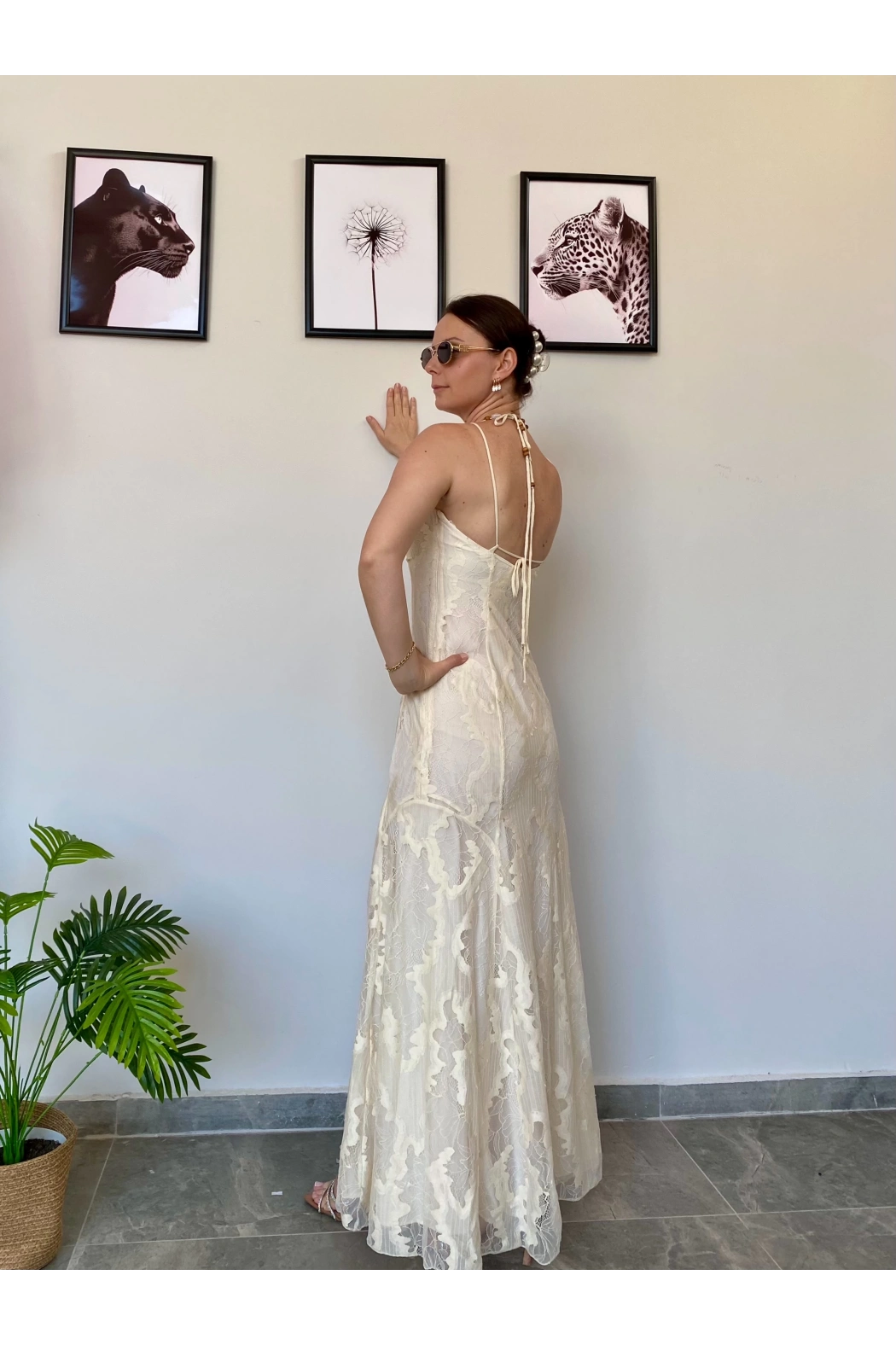 Krem Dantel İşleme Elbise