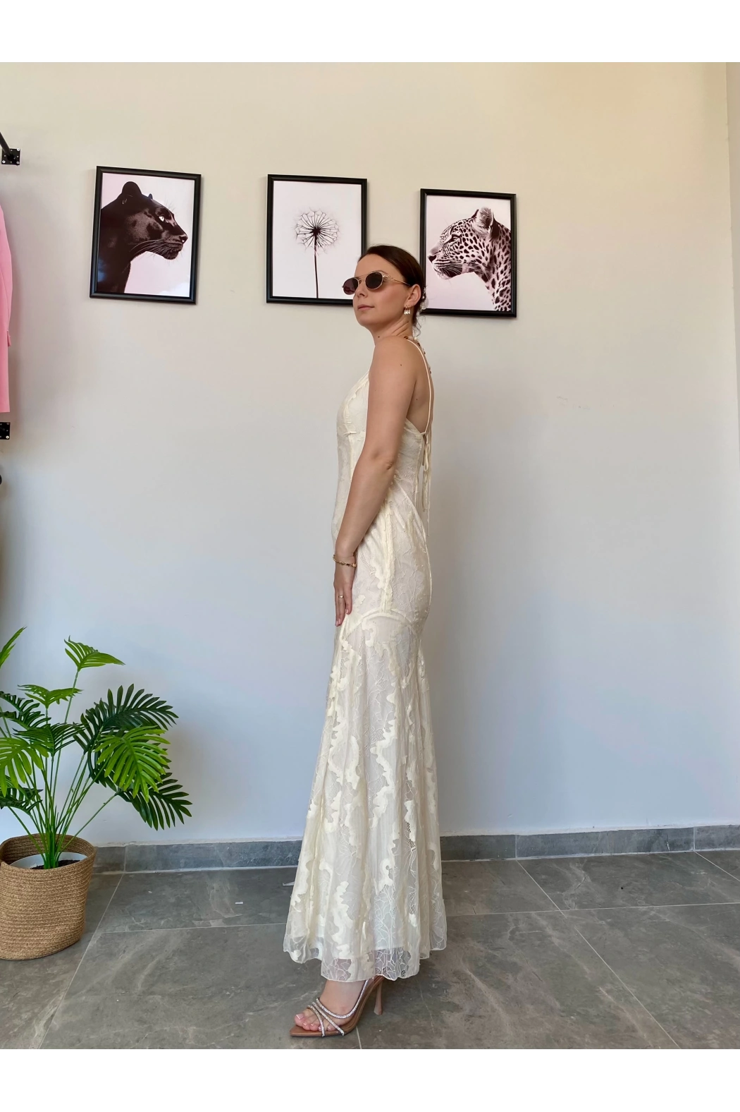 Krem Dantel İşleme Elbise