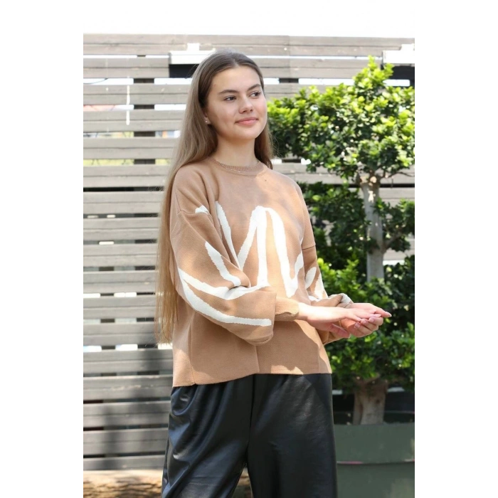 Beyaz çizgili bisiklet yaka kazak vizon