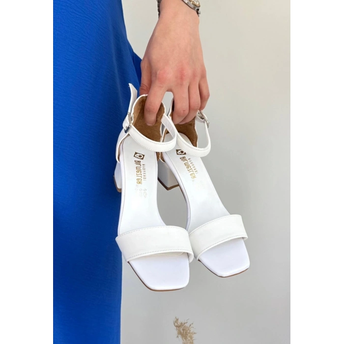 Yenta Beyaz Cilt Tek Bant Topuklu Ayakkabı
