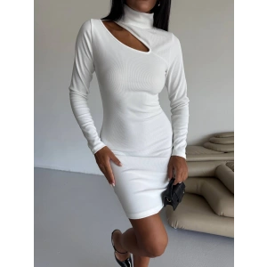 Boğazlı gögüs dekolteli elbise beyaz f2333