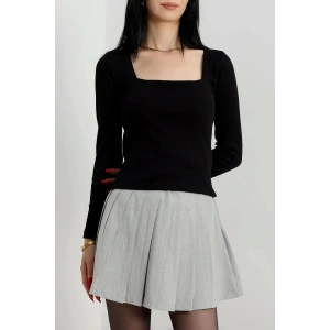 Çerçeve yaka kaşkorse bluz siyah