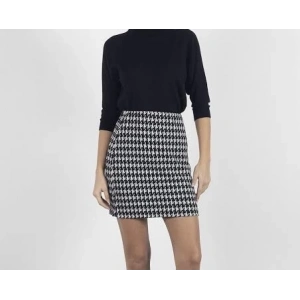 kazaayağı likralı mini etek siyahbeyaz