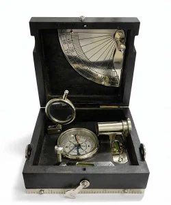 Ahşap Kutulu Pirinç İşlemeli Pusula 3005B