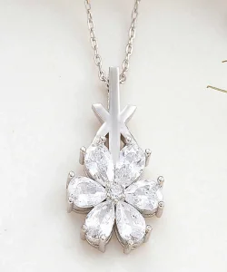 Supertrend Gümüş Beyaz Sevgi Çiçeği Kadın Kolye