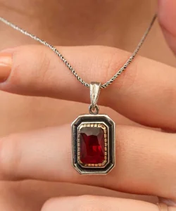 Supertrend Gümüş Kırmızı Taşlı Dikdörtgen Kadın Kolye
