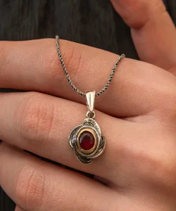 Supertrend Gümüş Kırmızı Taşlı Gül Model Kadın Kolye