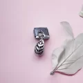 Kozalak  Detaylı Sallantılı Charm