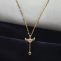 Pembe Zirkon Taşlı Kanatlı Çelik Kolye