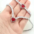 Rodyum Kaplama Sıra Taşlı Kalp Su Yolu Set Kırmızı