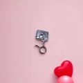 Sallantılı Boğa Burcu Charm Gümüş Renk