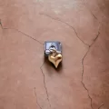 Sallantılı Sarı Kalp Detaylı Charm
