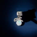 Zirkon Taşlı Arı Detaylı Sallantılı İtalyan Charm