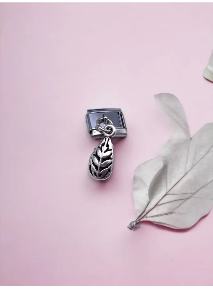 Kozalak  Detaylı Sallantılı Charm