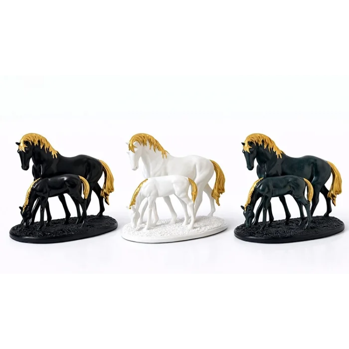 Polyester Yavrulu At Figürü TKN1629