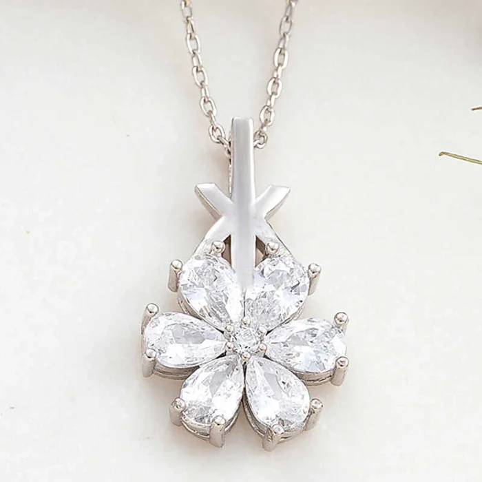 Supertrend Gümüş Beyaz Sevgi Çiçeği Kadın Kolye