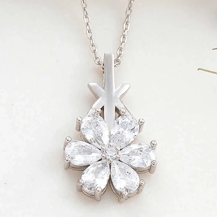 Supertrend Gümüş Beyaz Sevgi Çiçeği Kadın Kolye