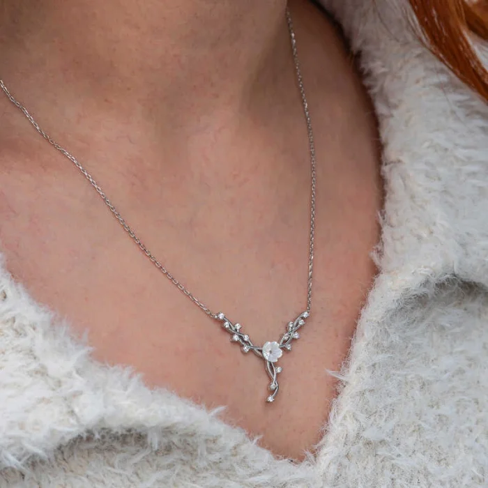 Supertrend Gümüş Manolya Çiçeği Sarmaşık Kadın Kolye