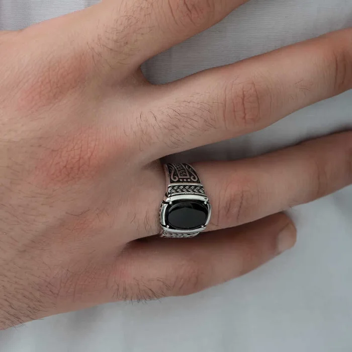 Supertrend Gümüş Oniks Taşlı Örgü Desenli Erkek Yüzük