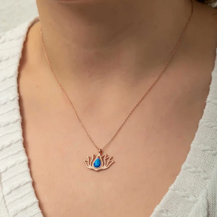 Supertrend Gümüş Opal Taşlı Rose Lotus Çiçeği Kolye
