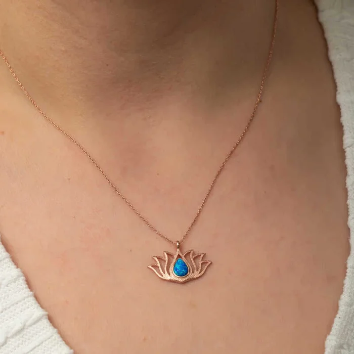 Supertrend Gümüş Opal Taşlı Rose Lotus Çiçeği Kolye