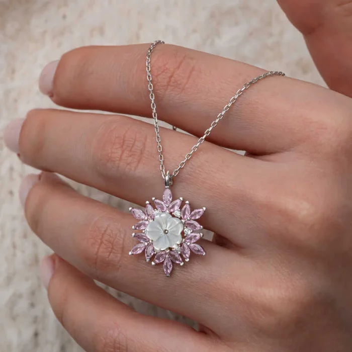 Supertrend Gümüş Pembe Lotus Desenli Çiçek Kadın Kolye