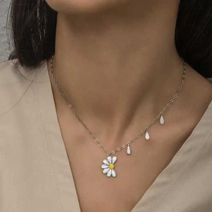 Supertrend Gümüş Rodyum Papatya Seviyor Sevmiyor Bayan Kolye