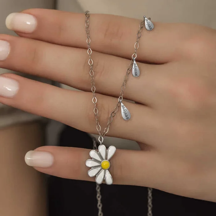 Supertrend Gümüş Rodyum Papatya Seviyor Sevmiyor Bayan Kolye