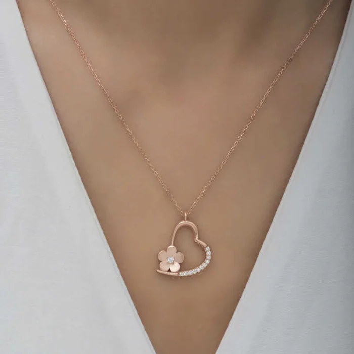 Supertrend Gümüş Rose Çiçekli Kalp Kadın Kolye
