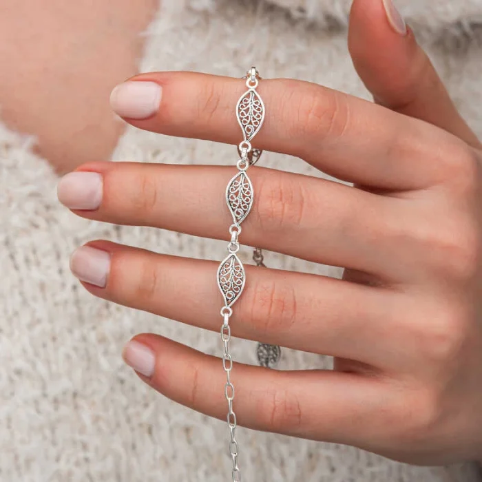 Supertrend Gümüş Telkari Yaprak Desenli Kadın Bileklik