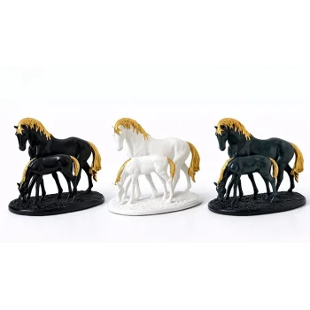 Polyester Yavrulu At Figürü TKN1629