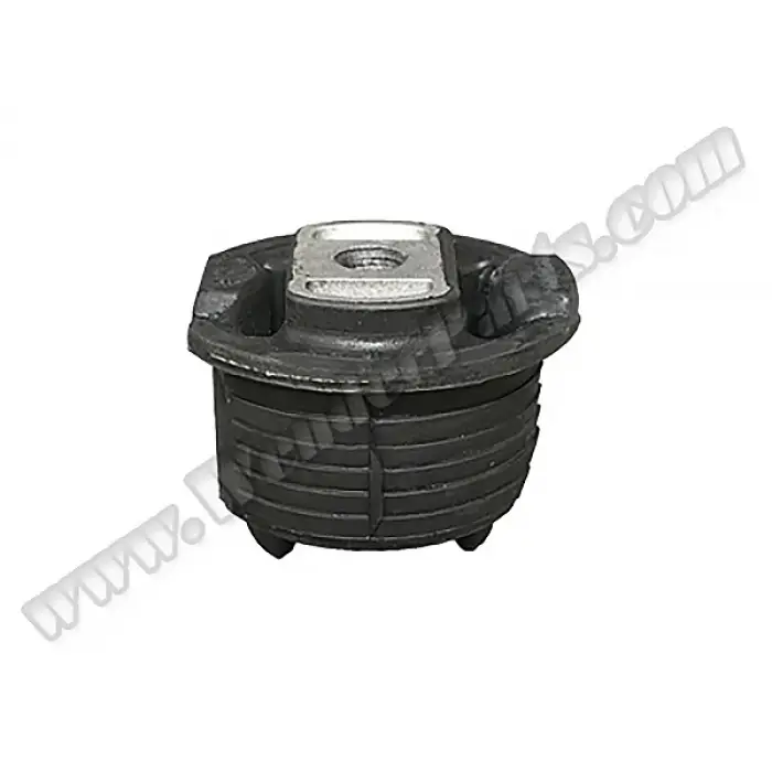 Travers Takozu W124 Arka; Arka Taraf