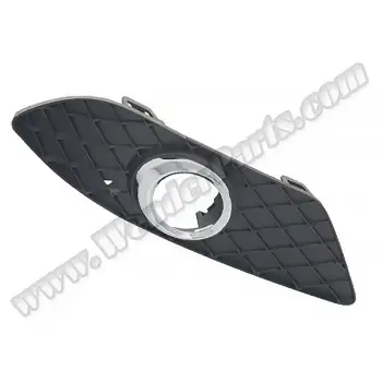 Tampon Izgarası W204 Ön Sağ; Kapalı Sis Far Çerçeveli 2011-13