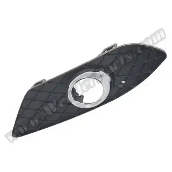 Tampon Izgarası W204 Ön Sol; Kapalı Sis Far Çerçeveli 2011-13