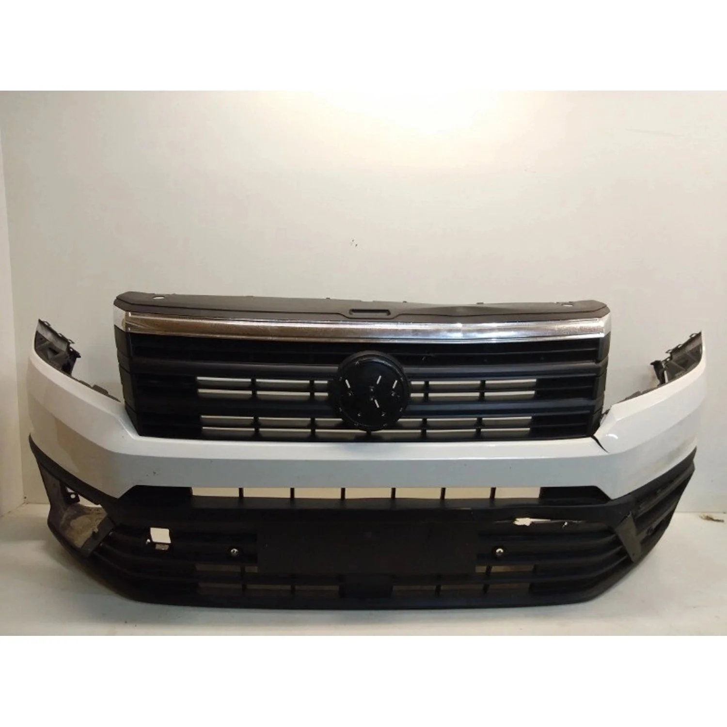 VW Crafter 2017- Bumper Front Black with Sensor 1237238-00 ITL