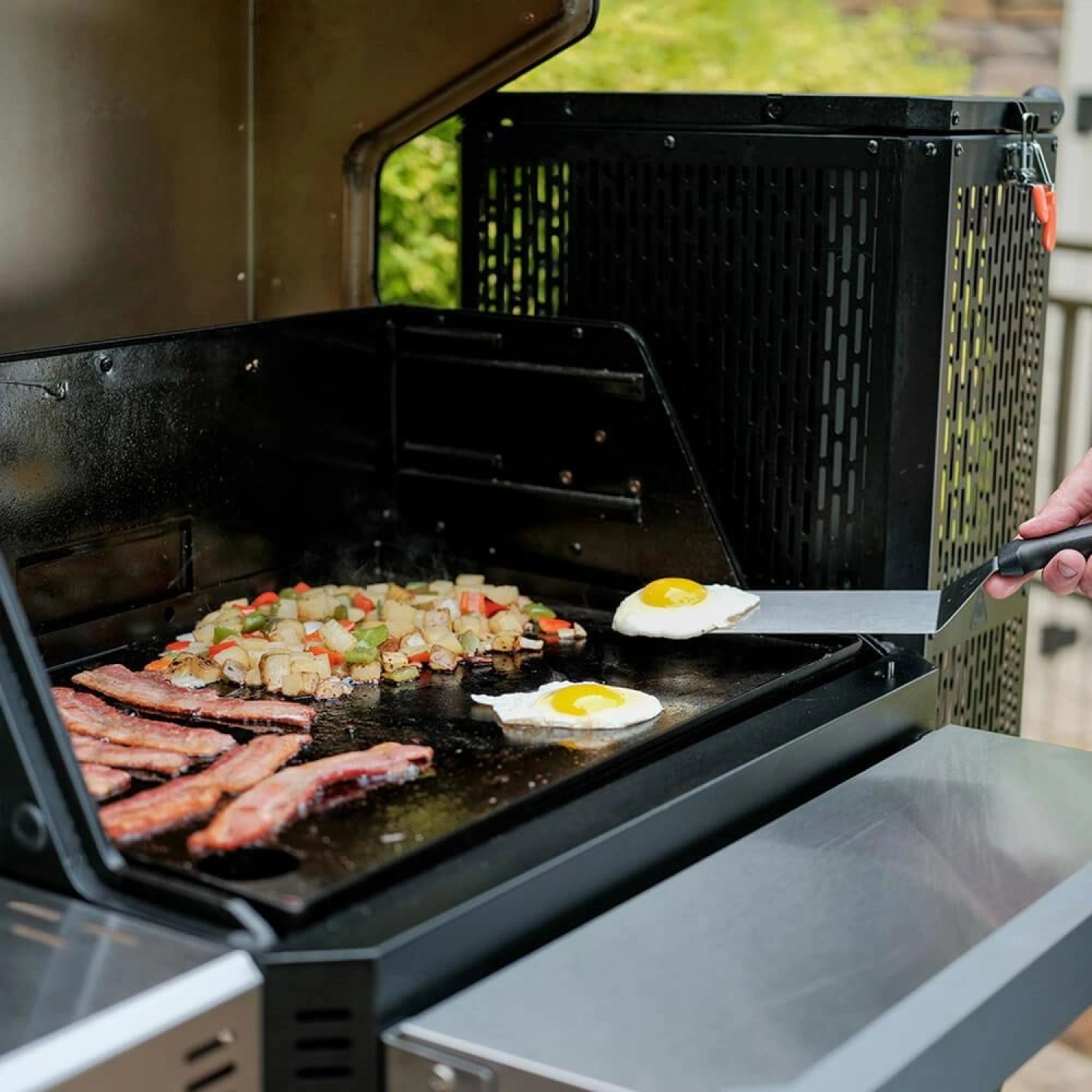 Gravity Serisi 800 Dijital Kömürlü Smoker Mangal