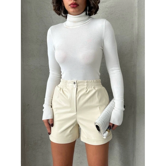 Beli lastikli çıtçıtlı deri şort krem w241007