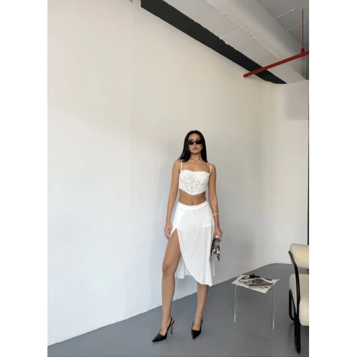 Çepli Şortlu Yırtmaçlı Etek - Beyaz