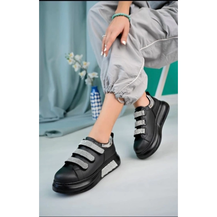 Elika Siyah Cilt Cırt Cırtlı Spor Ayakkabı