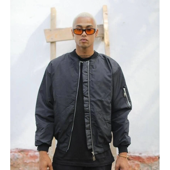 Unisex Siyah Bomber Mont – Su İtici Kumaş, Kapitone Astarlı, Fermuarlı ve Günlük Kullanıma Uygun Ceket- Siyah