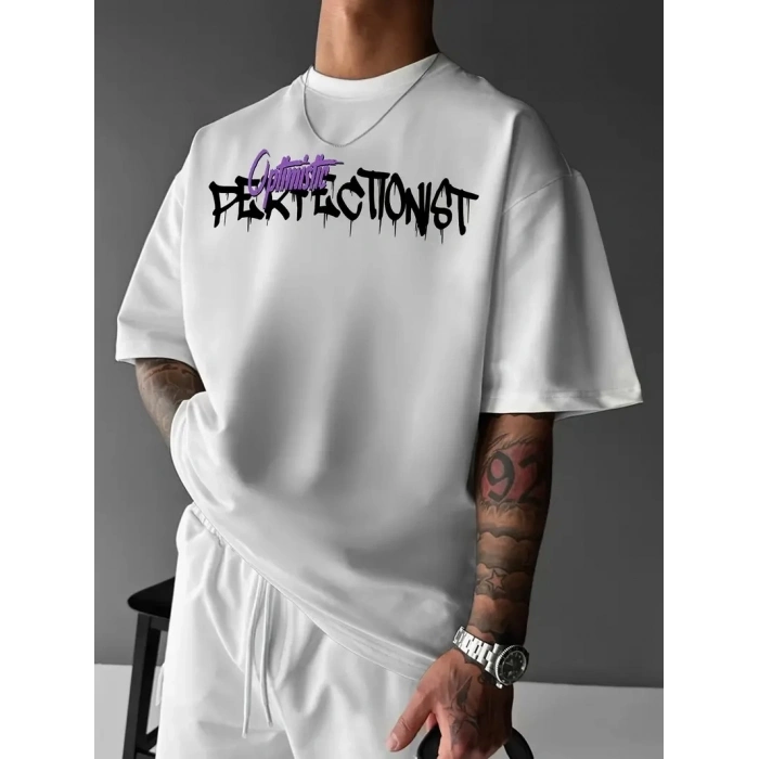 Erkek OversizeGrafik Tişört CAMPBRASTCOOPERATION Kalın Yazı Bisiklet Yaka, Kısa Kol, Kalın Mor ve Siyah Desenli Yazlık Sokak Kıyafeti - Beyaz