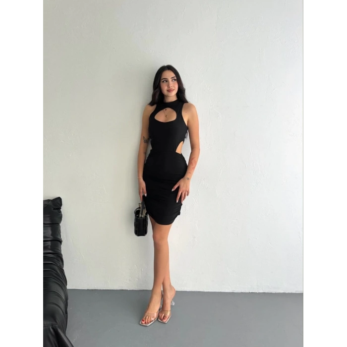 Göğüs ve Yanlar dekolteli Kolsuz Boy Elbise - Siyah