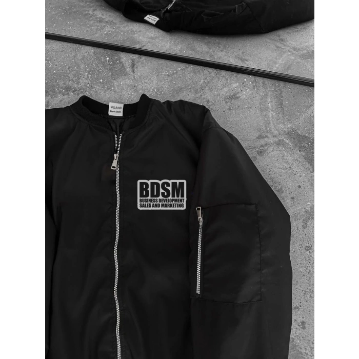 Erkek Siyah Bomber Mont – Fermuarlı, Cepli, Kapitone Astarlı, Göğüs Baskılı Tasarım Günlük Rahat Ceket - Siyah