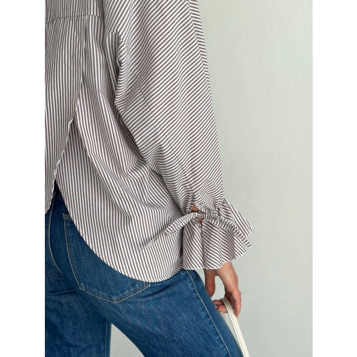 Kadın Arkası Asimetrik Yırtmaç Kesim Detaylı Cizgili Bluz Gömlek - Gri