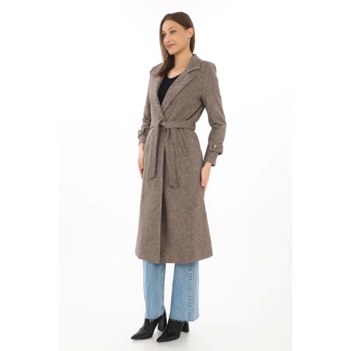 Kadın Balık Sırtı Kaşe Kaban – Uzun Boy Kruvaze Yaka Kuşaklı Astarlı Kışlık Tesettür Kaban, Yünlü Dokuma Kaşmir Kumaş, Cepli Rahat Oversize Kalıp Şık Modern Kaban Mont Modeli (Günlük ve Özel Gün Kombinlerine Uygun) - Vizon