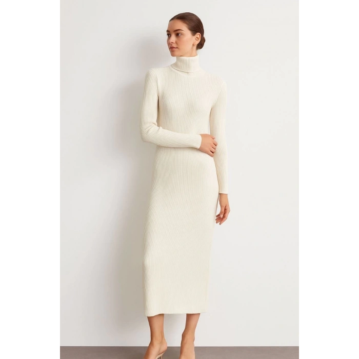 Kadın Boğazlı Triko Elbise – Uzun Fitilli Esnek Dokuma, Tam Kalıp, Kışlık & Baharlık Şık Rahat Stil, 130 cm Midi Boy Elbise - Beyaz