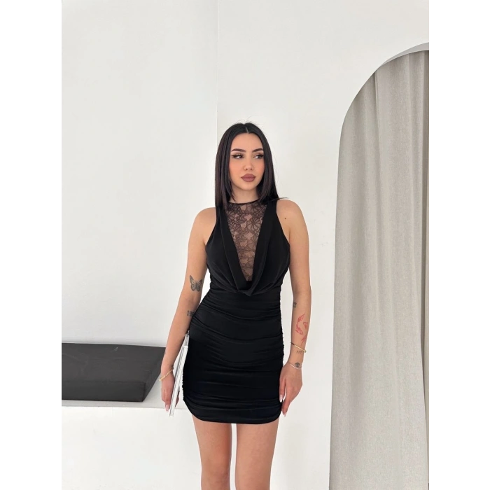 Kadın Dantel Detaylı Derin Dekolte Drapeli Mini Elbise Şık Kolsuz - Siyah
