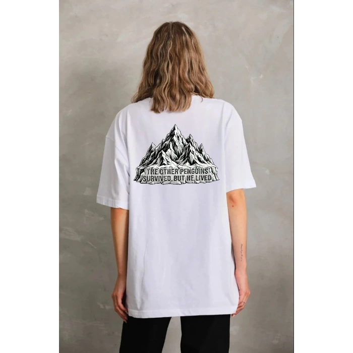 Kadın Nihilist Penguen Temalı Oversize Bisiklet Yaka Tişört - Beyaz