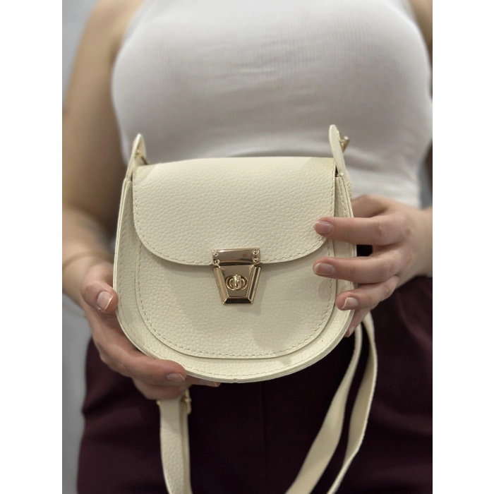 Klasik kapaklı bej cilt çanta