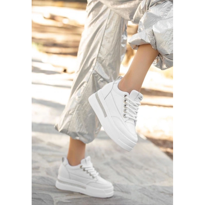 Lulu Beyaz Cilt Bağcıklı Spor Ayakkabı